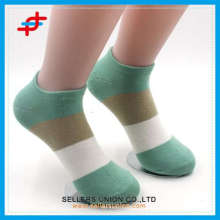 2015 recién llegados coloridos calcetines de tobillo con patrón de rayas para niñas, baratos para sholesale